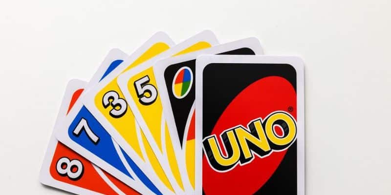 The guides for playing Uno cards